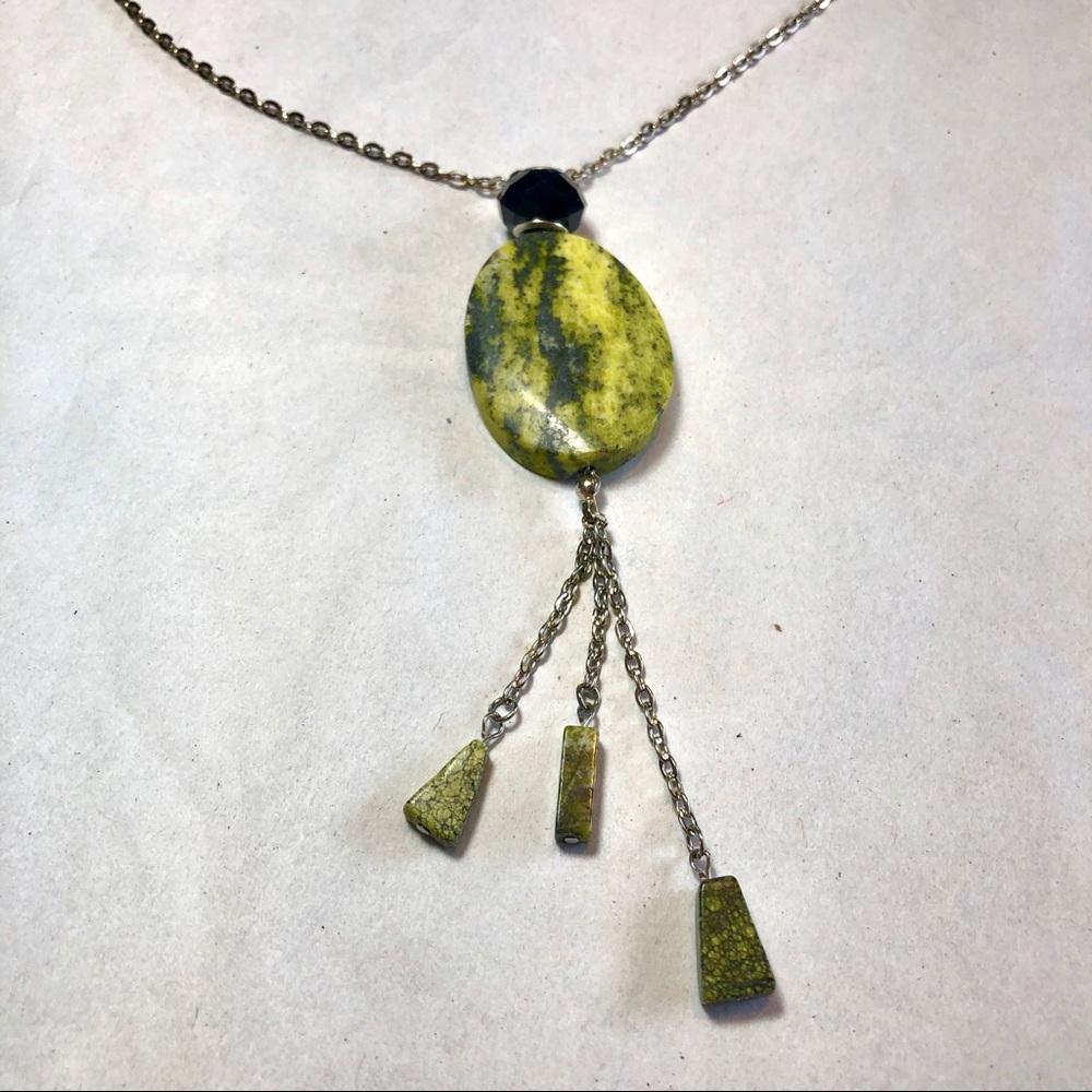 Green and black stone dangle necklace